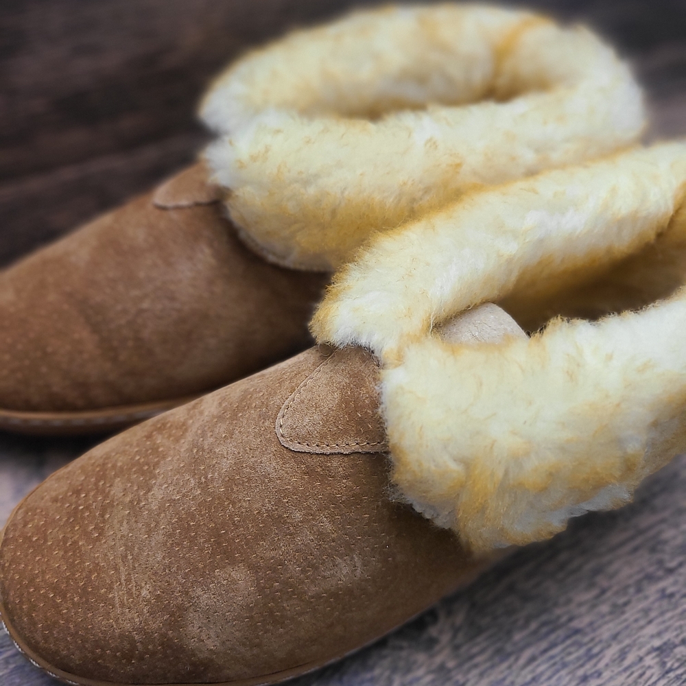 Brand New Cozy Tan Shearling Women's Slippers, Geinue Leather, Size 8